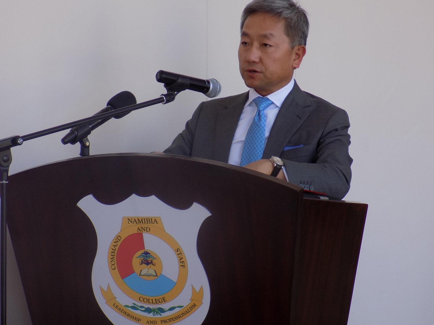 中国驻外大使张益明出席纳米比亚国防学院启用剪彩仪式