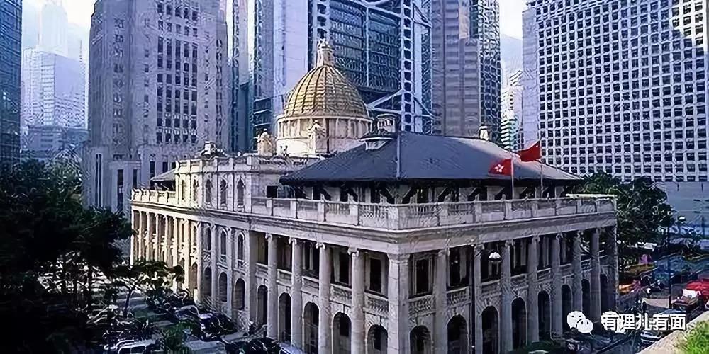 香港法院的"身在其中"与"置身事外"