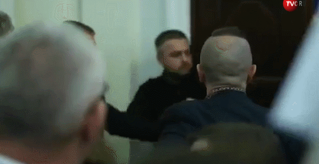 乌克兰议员群殴大打出手 一人脑震荡入院