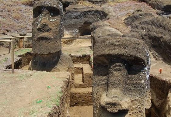 大发现！考古学家揭复活节岛巨型石像之谜 用途出乎意料