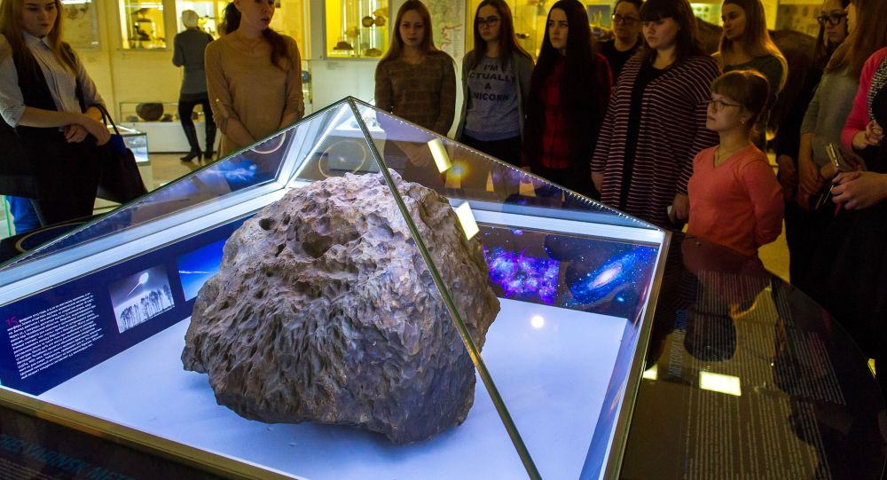 陨石想逃跑？俄博物馆展品防护罩“神秘”打开 专家发话了