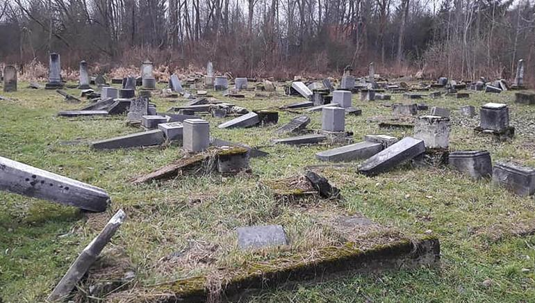 斯洛伐克一犹太公墓遭大规模破坏 警方：骇人听闻