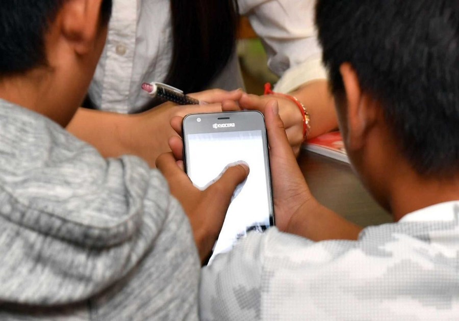 日本青少年网瘾问题堪忧：六成中小学生有网友 近两成见过面