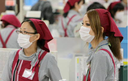 日本一企业禁止接待顾客时戴口罩 员工不满：感冒咋办