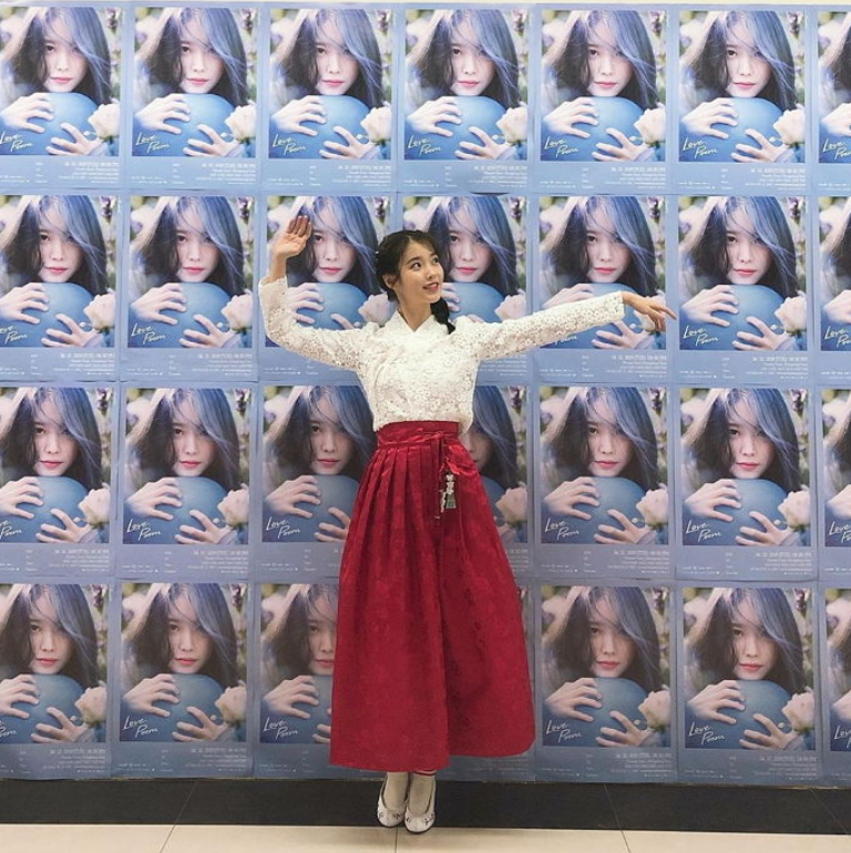 韩国女星IU穿韩服过圣诞 被赞传播“韩式古典美”