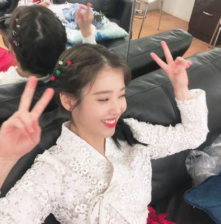 韩国女星IU穿韩服过圣诞 被赞传播“韩式古典美”