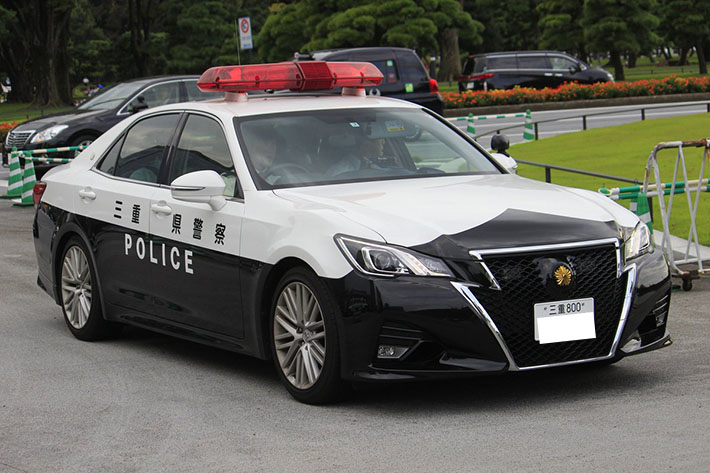 日本男子强行别警车 遭拦停后踹警官当场被捕