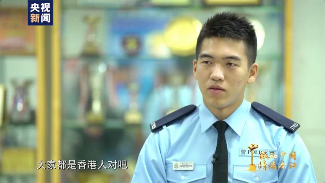 香港警嫂:她们没有盾牌 但决不后退在香港警察的背后,还有一个勇敢的