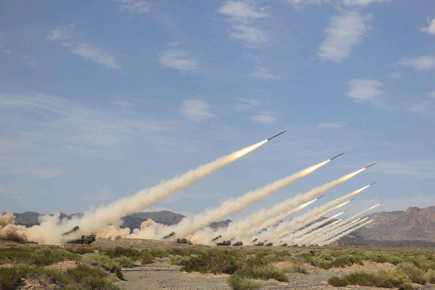 朝鲜国防科学院试射超大型火箭炮