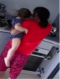 新加坡16个月大女婴遭保姆虐待 母亲看到监控录像心碎