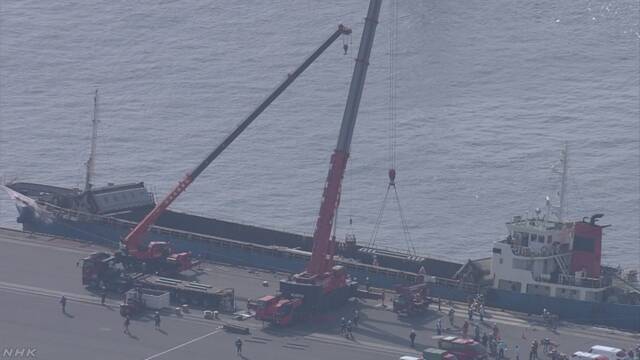 日本一货船倾斜：7米长混凝土板砸下 致一死一伤