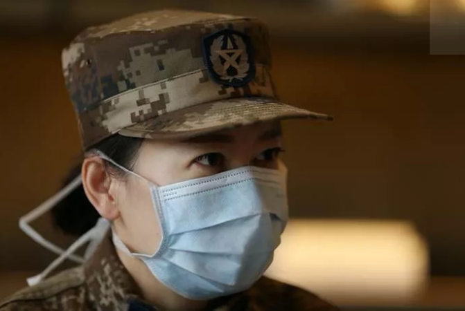 刘丽:那天其实出组是很快的,那天是大年三十,我记得很清楚.