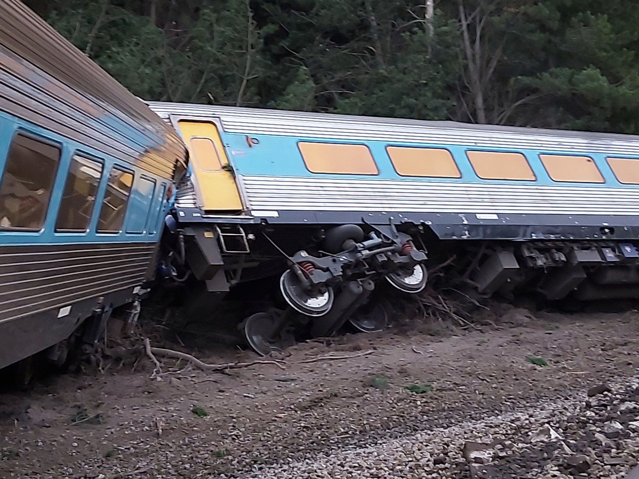 快讯！澳大利亚一列火车发生脱轨事故 已致2人死亡