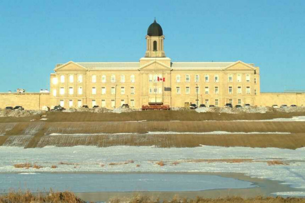 哈勒克斯越狱的加拿大中级安全监狱（图源：CTV新闻）