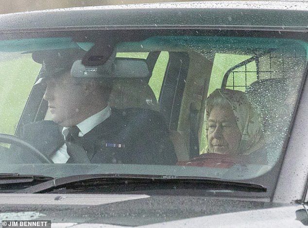 英媒曝英女王返家被拒之门外：城堡大门不开，警卫急了