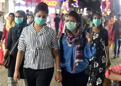喀拉拉邦街头戴口罩的民众（印度时报）