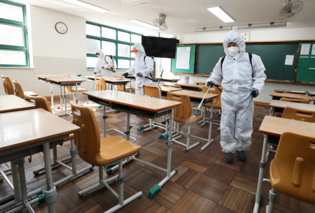 韩国学校推迟至4月6日开学 已有300多名学生确诊