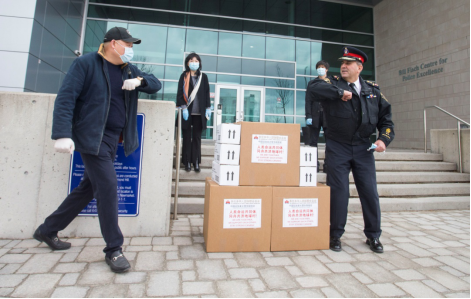 多伦多华联总会向约克区警局捐赠医疗防护物资(1)325.png