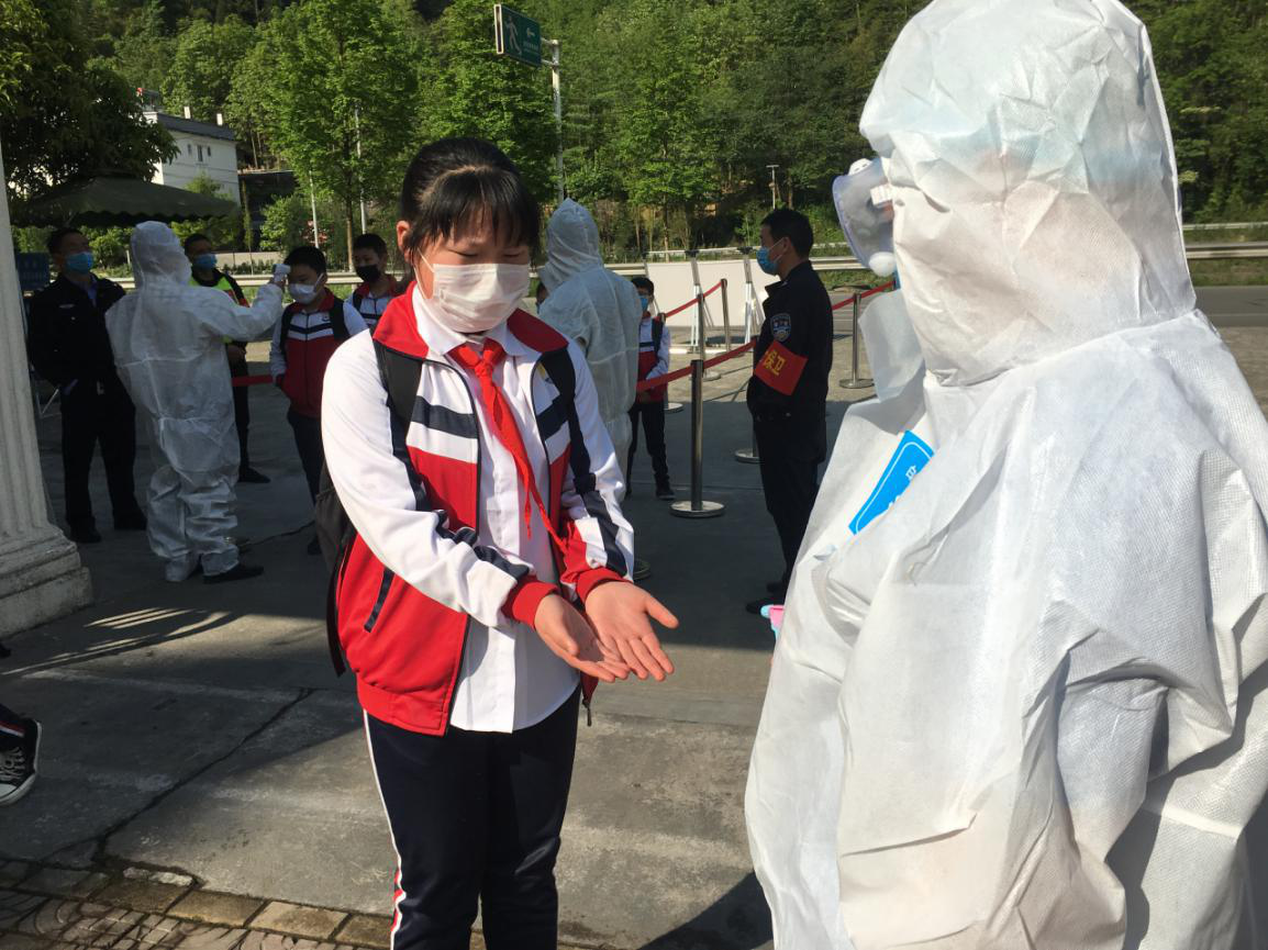 彭州市白鹿镇小学有序平稳复教复学