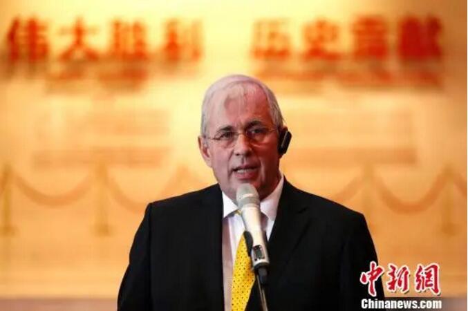 图为约翰·拉贝之孙托马斯·拉贝。<a target='_blank' href='http://www.chinanews.com/'>中新社</a>记者 富田 摄