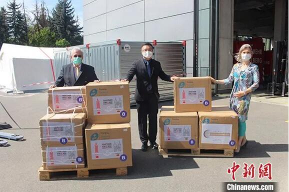 4月21日，托马斯·拉贝和海德堡市政府代表接受物资捐赠。 <a target='_blank' href='http://www.chinanews.com/'>中新社</a>发 德国海德堡市 供图