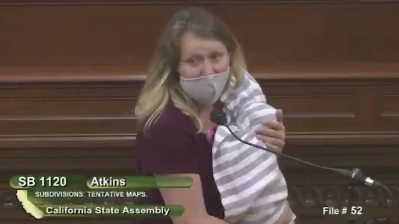 美加州女议员请求代投票被拒后 带新生儿参会