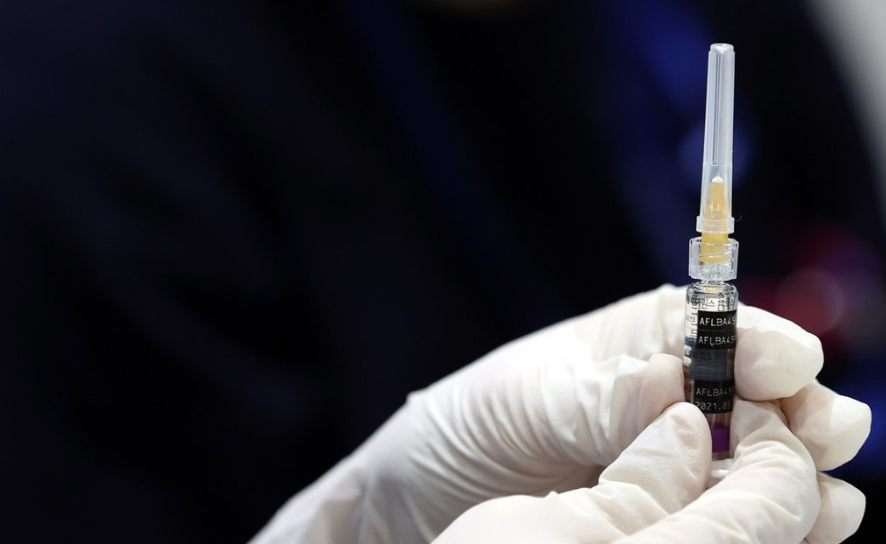 韩国15人接种流感疫苗后死亡：政府未叫停 总理带头打针