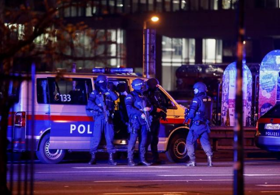 奥地利内政部长：维也纳恐袭案一名枪手为“伊斯兰国”支持者