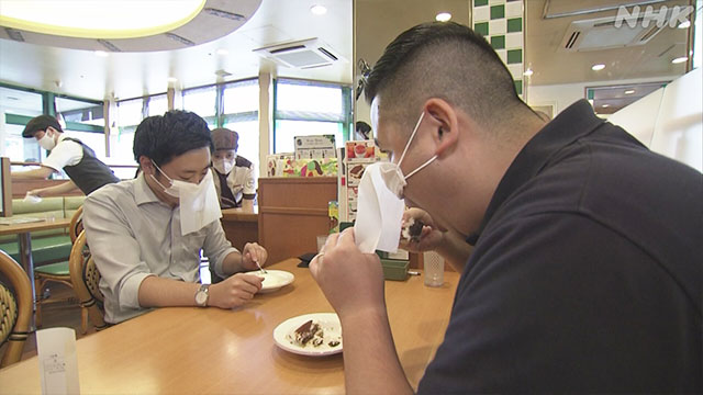日本快餐品牌推出的餐饮用口罩（日本NHK电视台）