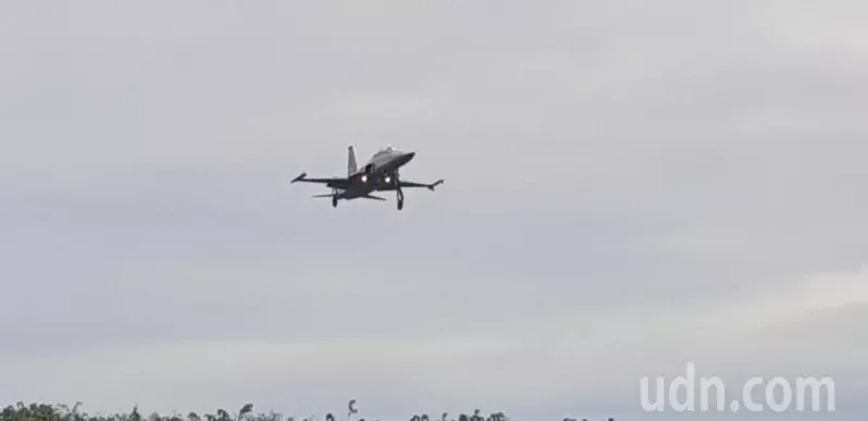 台军40岁F-5E战机坠海刚两周 同机型又恢复飞行训练