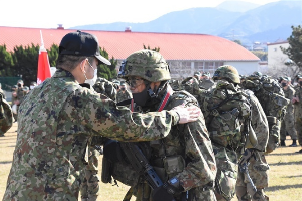 日本陆上自卫队接受“最严酷训练”：捕食蛇和青蛙,仅8人坚持完成