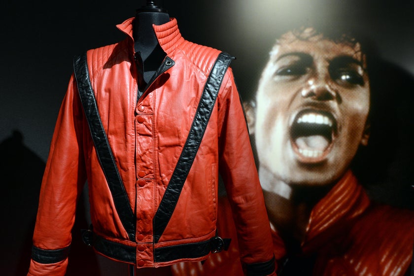 迈克尔·杰克逊在MV《颤栗者》中的红色夹克（Getty）