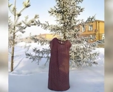 西伯利亚遭遇零下50度严寒天气 俄罗斯人玩起“速冻”艺术