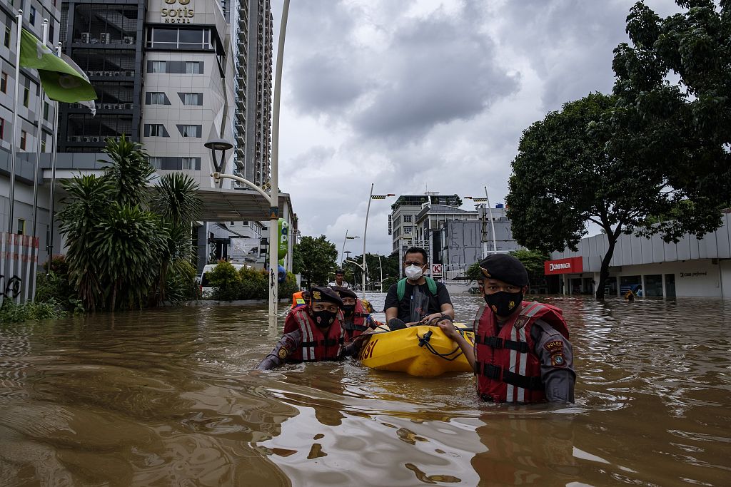 印尼暴雨引发洪水图片