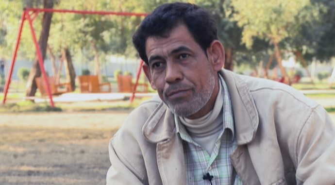 布:我们被分在不同的组,每个组大约有15至20人,林迪把我们带出牢房,让