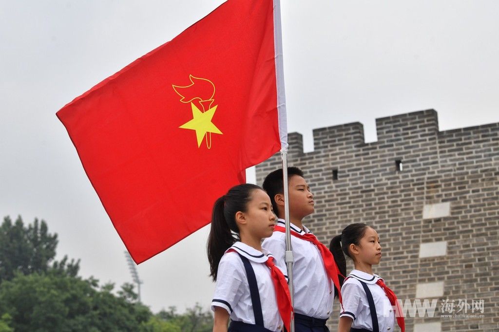 红领巾心向党首都少先队员六一入队仪式拉开帷幕