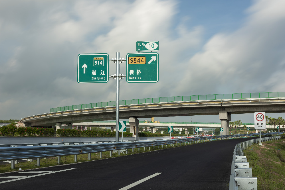 汕湛高速吴川支线通过交工验收粤西新空港快速通道6月底通车