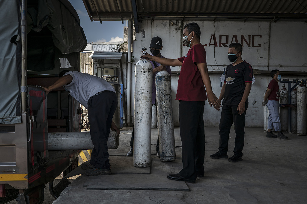 印度尼西亚疫情形势严峻氧气瓶面临争购