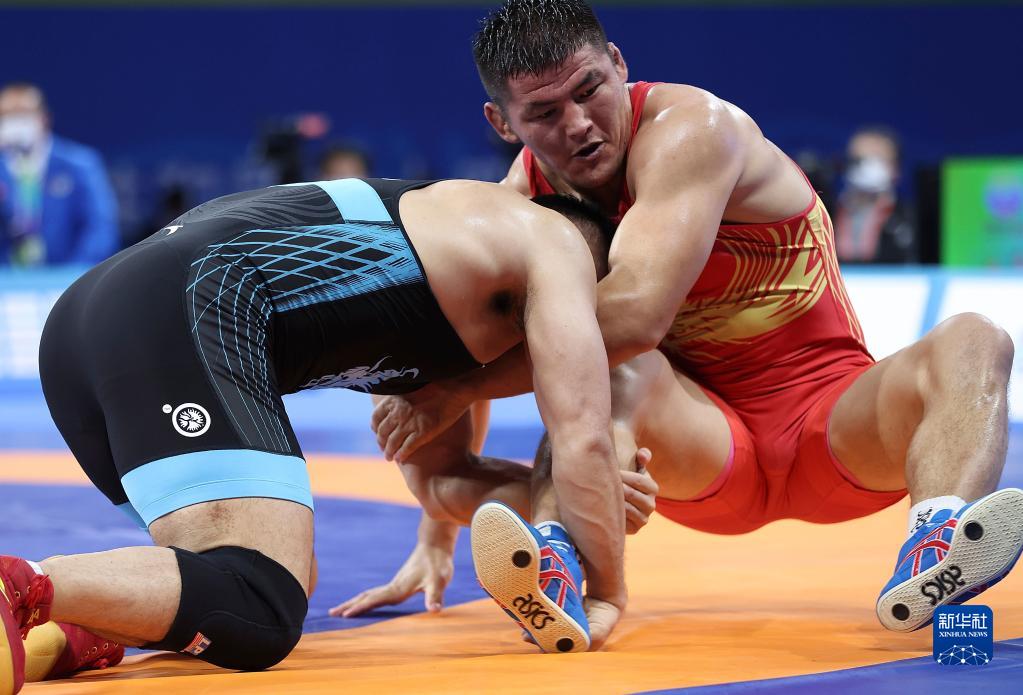 全运会摔跤男子自由式97公斤级决赛山东队选手杨超强夺冠