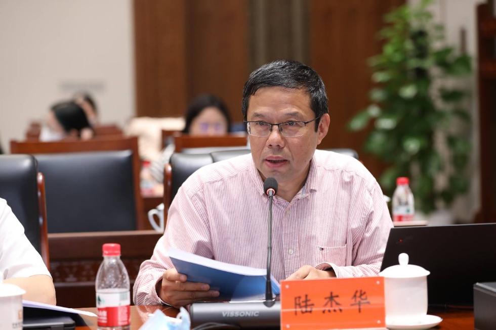 北京大学社会学系教授,中国人口学会副会长陆杰华表示,报告提出了一个