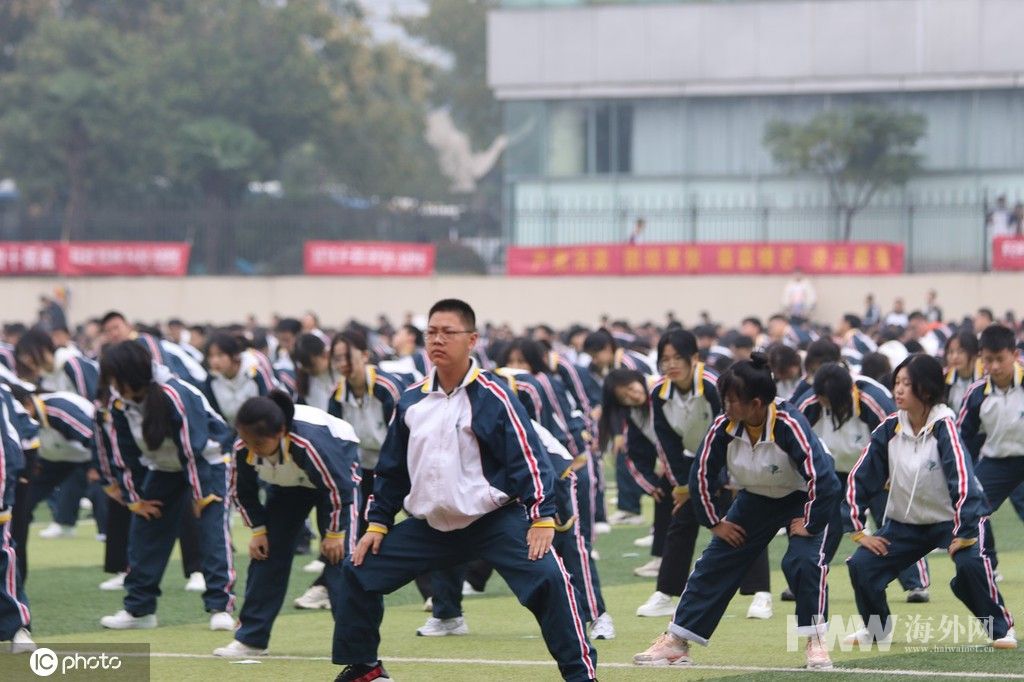 山東鄒城千名學生齊練太極八段錦