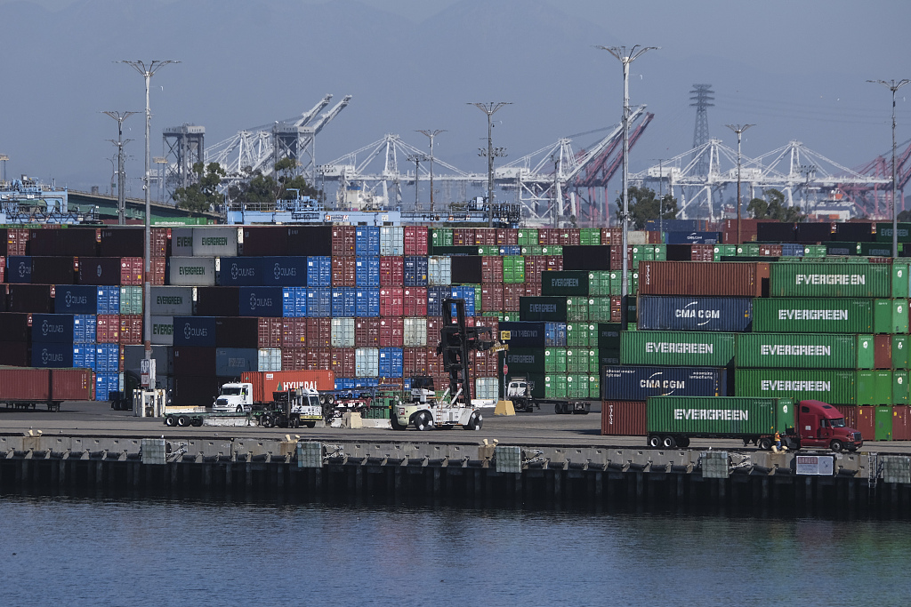 美国洛杉矶港口拥堵20万集装箱积压