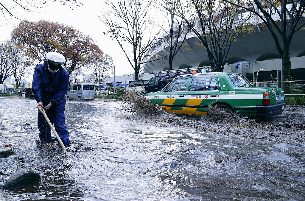 日本東京遭遇暴雨天氣街道被積水覆蓋