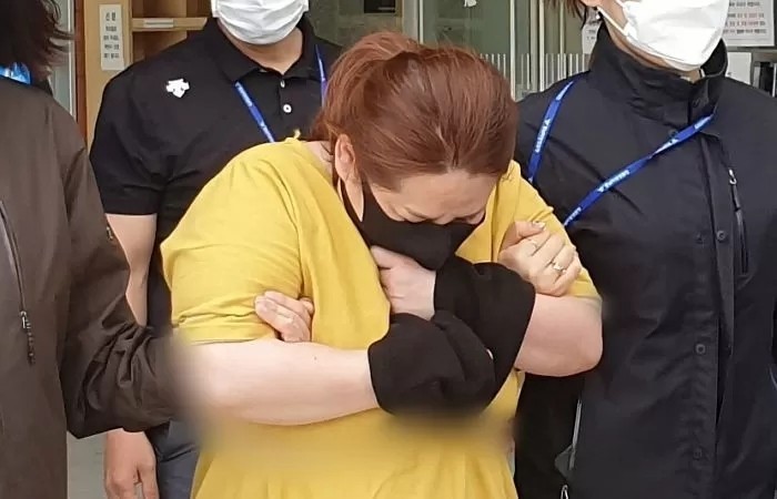 韩国女子虐童致死被判25年：把继子塞行李箱 喊亲生子女一起踩