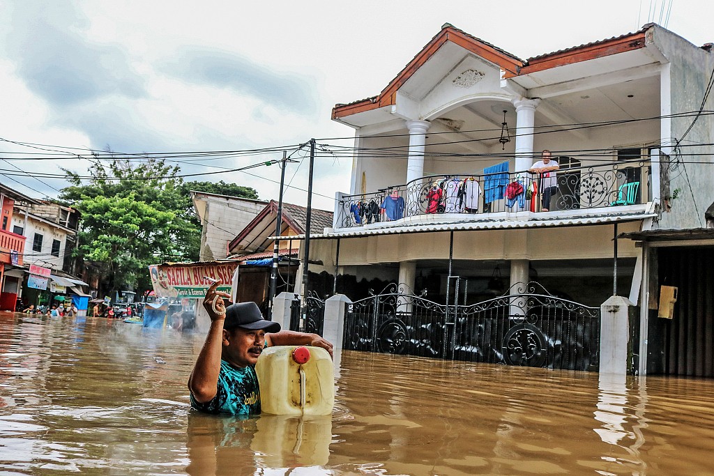 印尼发生严重洪灾上百个社区遭暴雨袭击