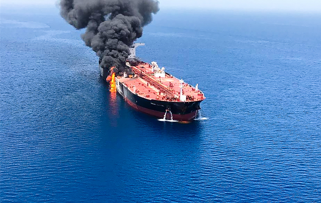 阿曼湾一艘油轮爆炸（资料图）