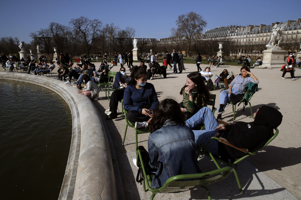 法国预计4月中旬恢复正常生活 或推出“健康通行证”