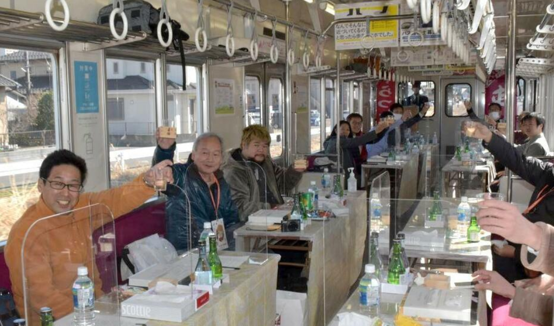 坐着火车唱着歌：日本推出“日本酒列车” 美食美景两不误