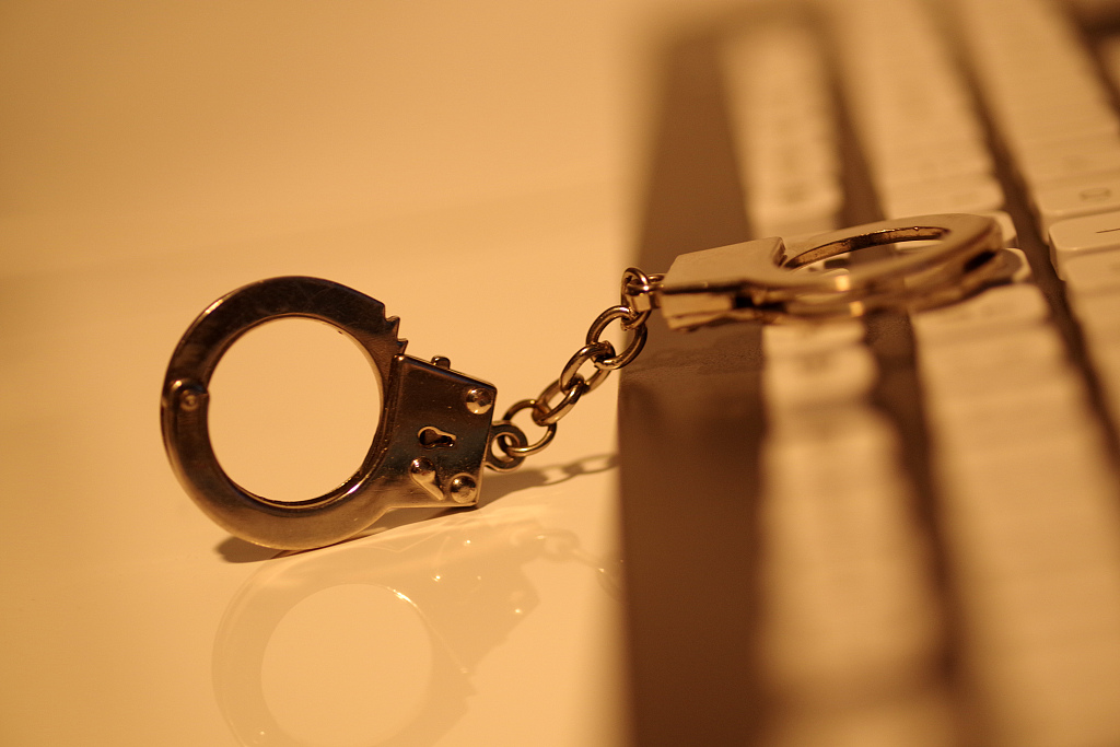 手铐 视觉中国 (2).jpg