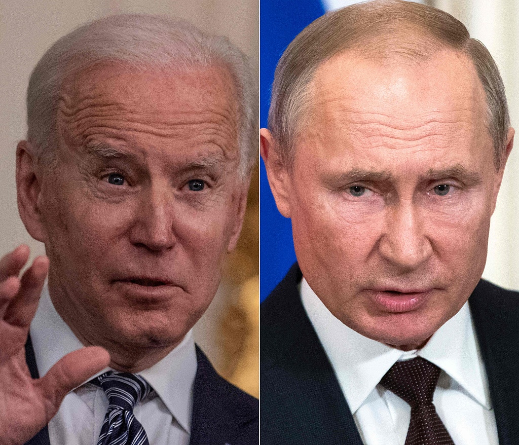 美总统拜登（左）与俄总统普京（右）